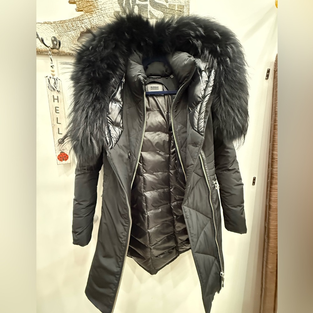 RUDSAK Elegant Black Puffer Jacket with Plush Fur Collar
